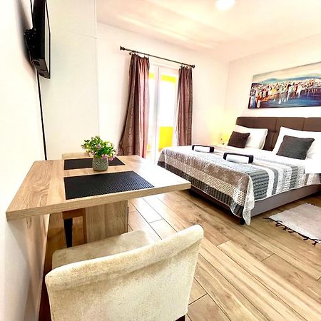 מליני Apartments Sunset מראה חיצוני תמונה