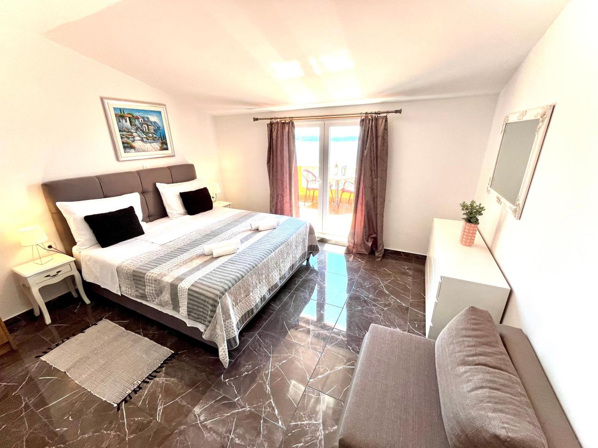מליני Apartments Sunset מראה חיצוני תמונה
