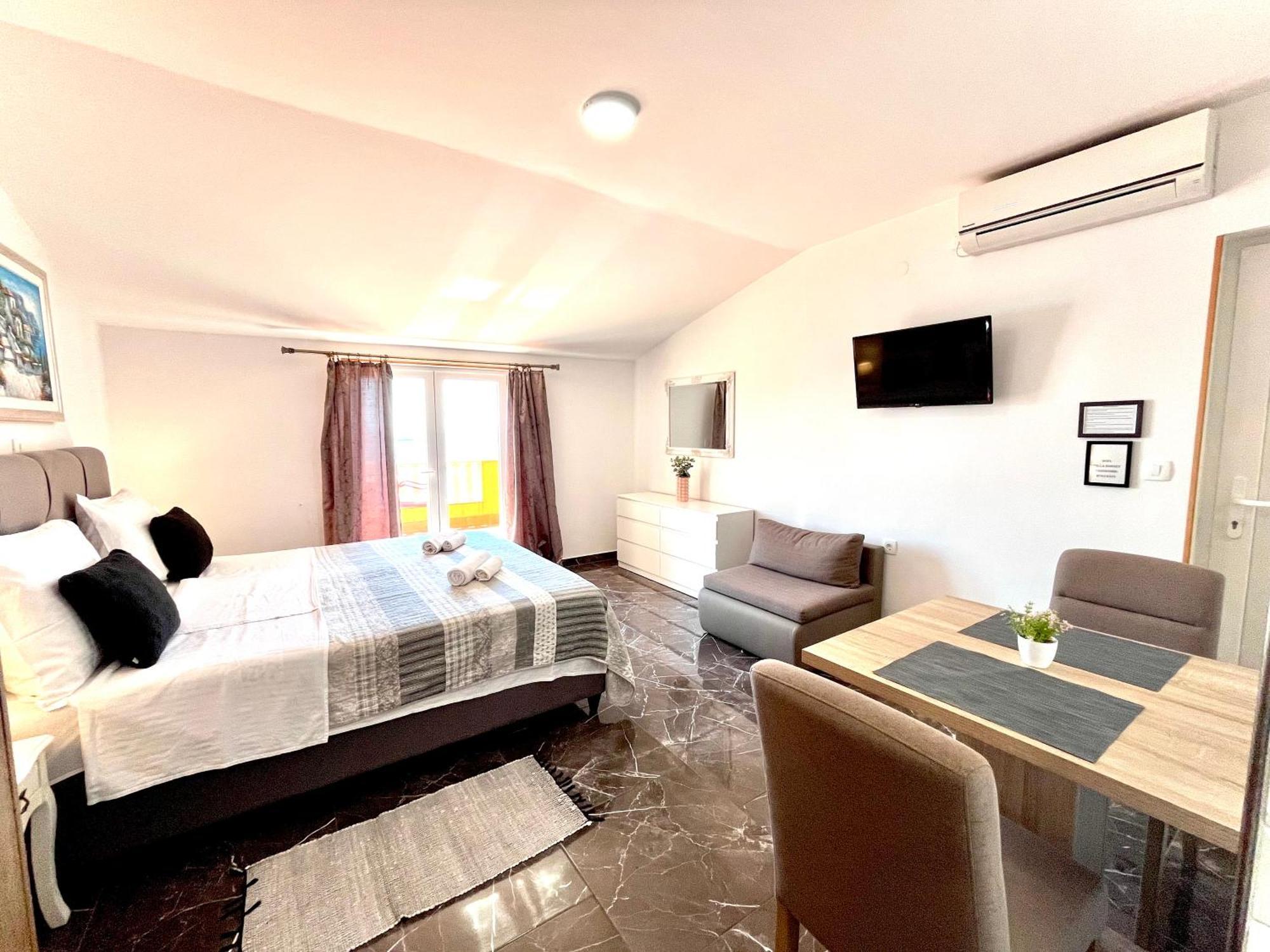 מליני Apartments Sunset מראה חיצוני תמונה