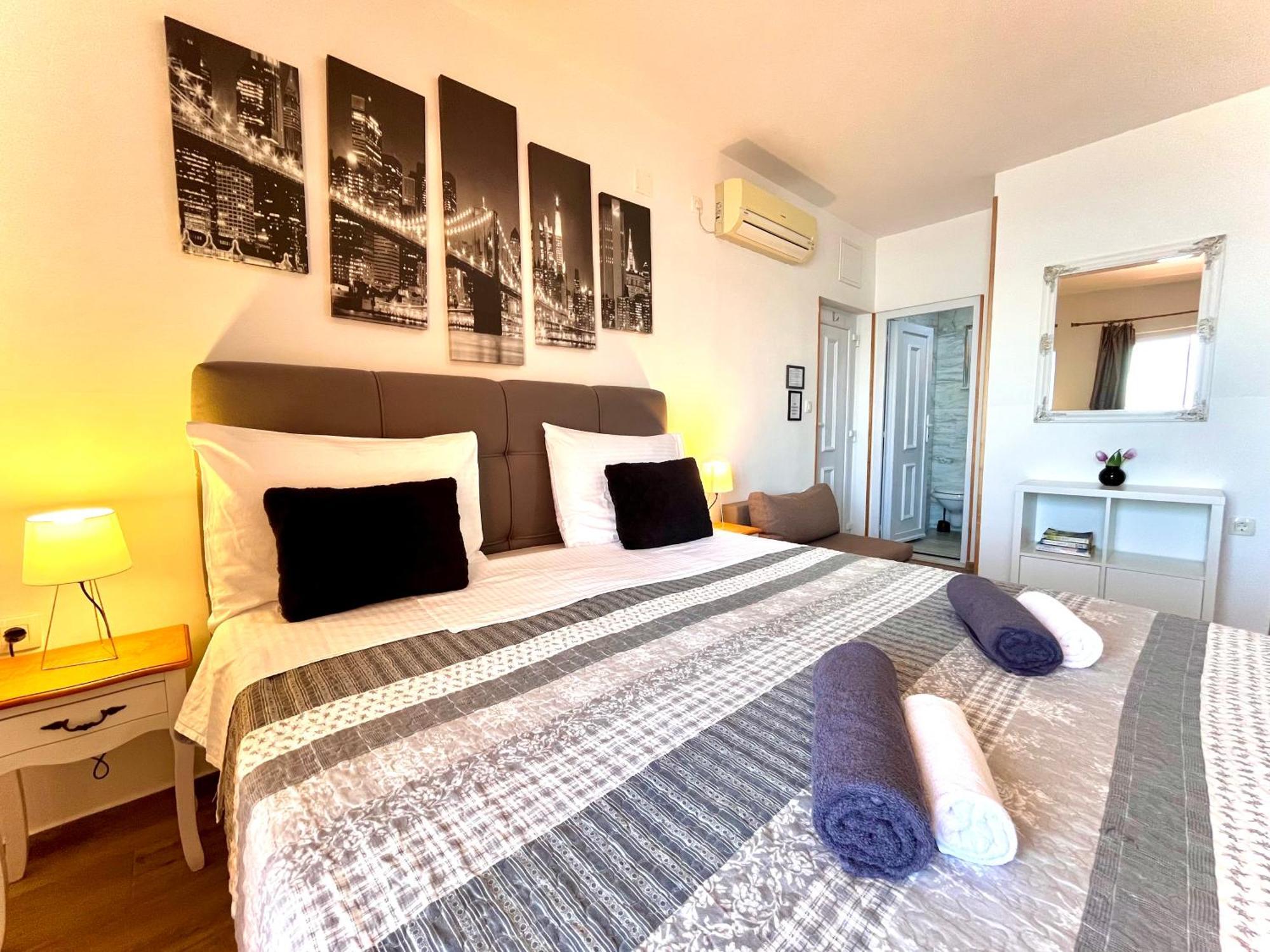 מליני Apartments Sunset מראה חיצוני תמונה